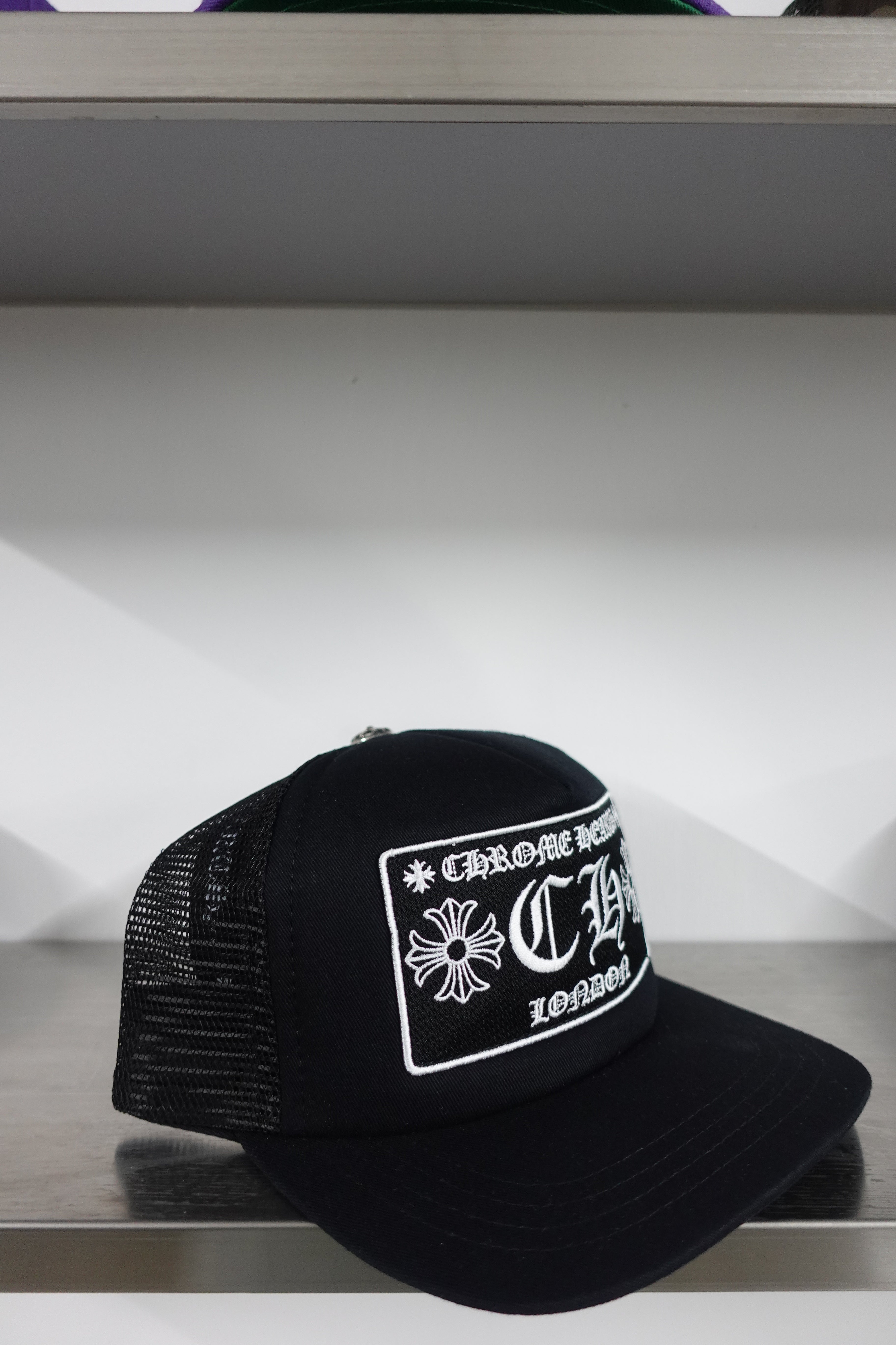 LONDON TRUCKER BLACK/WHITE
