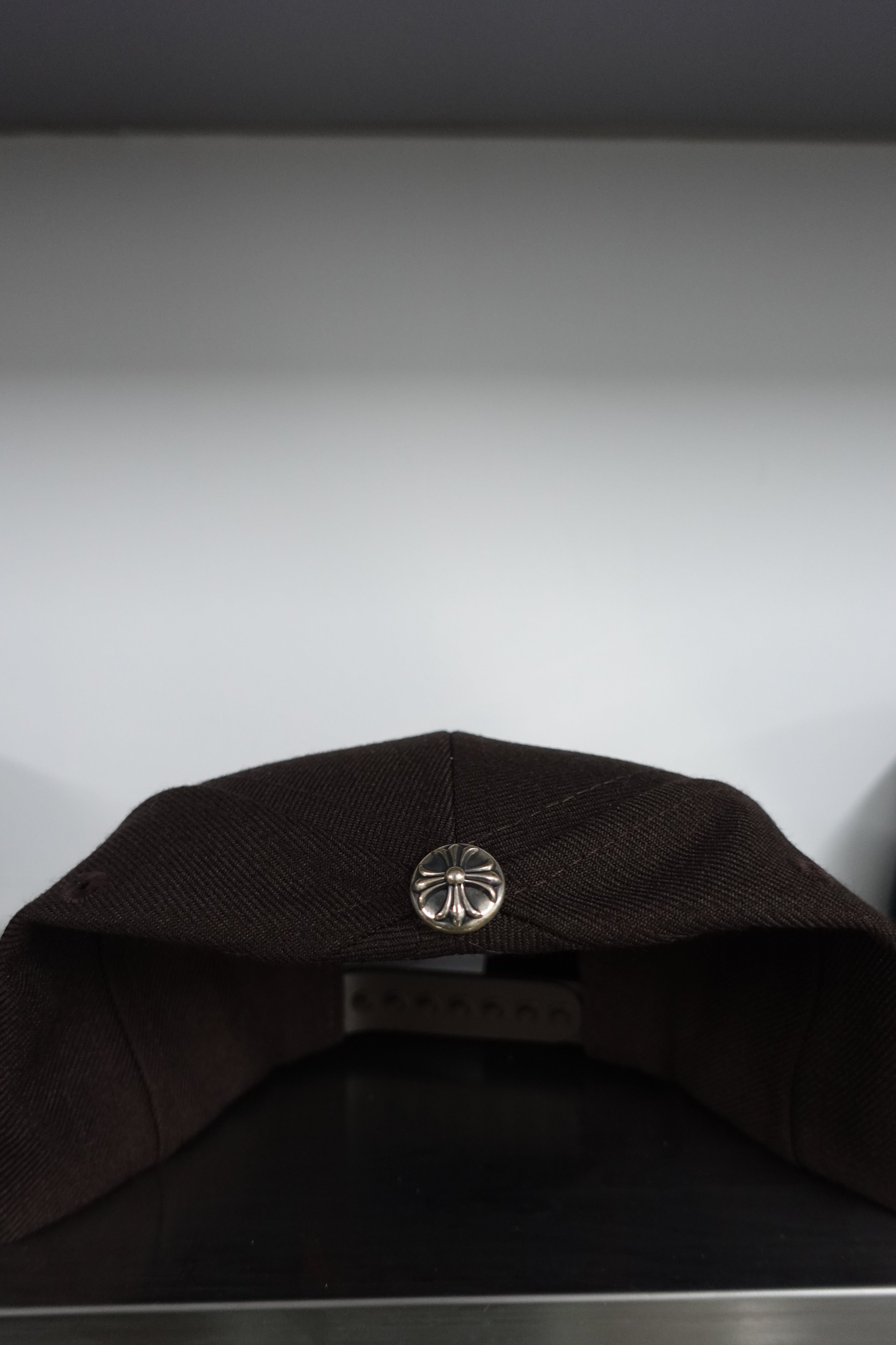 LETTER HAT BROWN/ORANGE