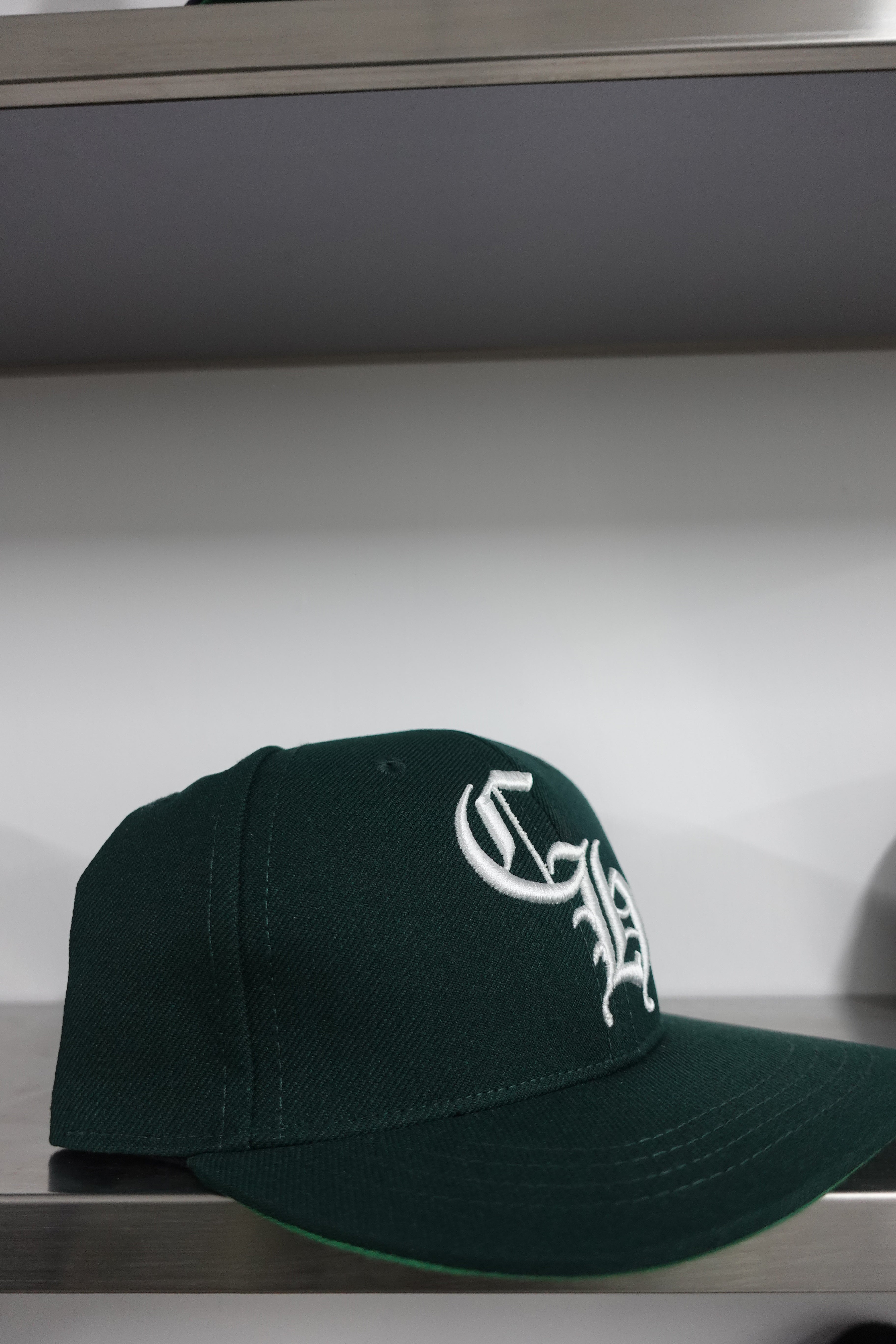LETTER HAT GREEN/WHITE
