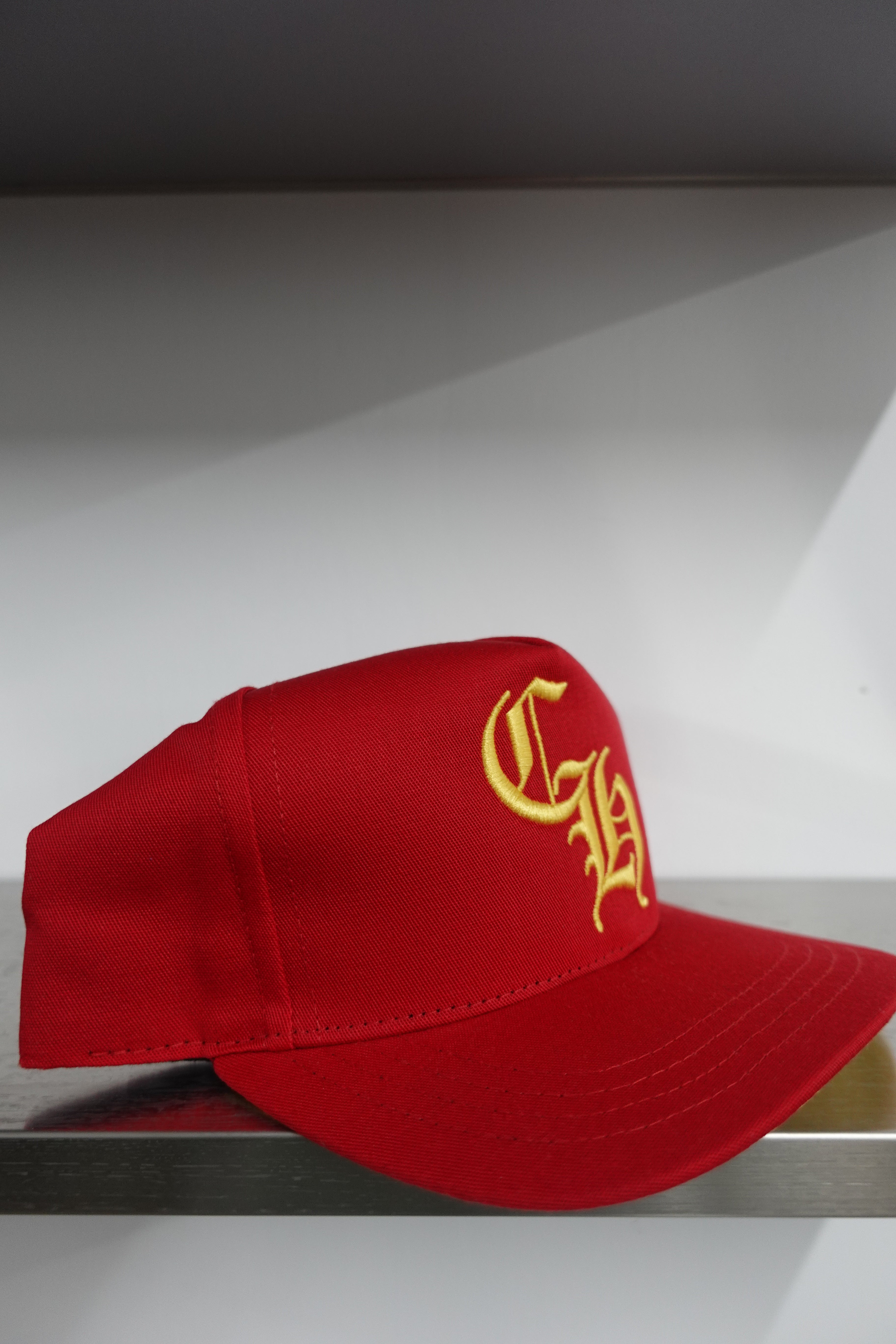 LETTER HAT RED/YELLOW
