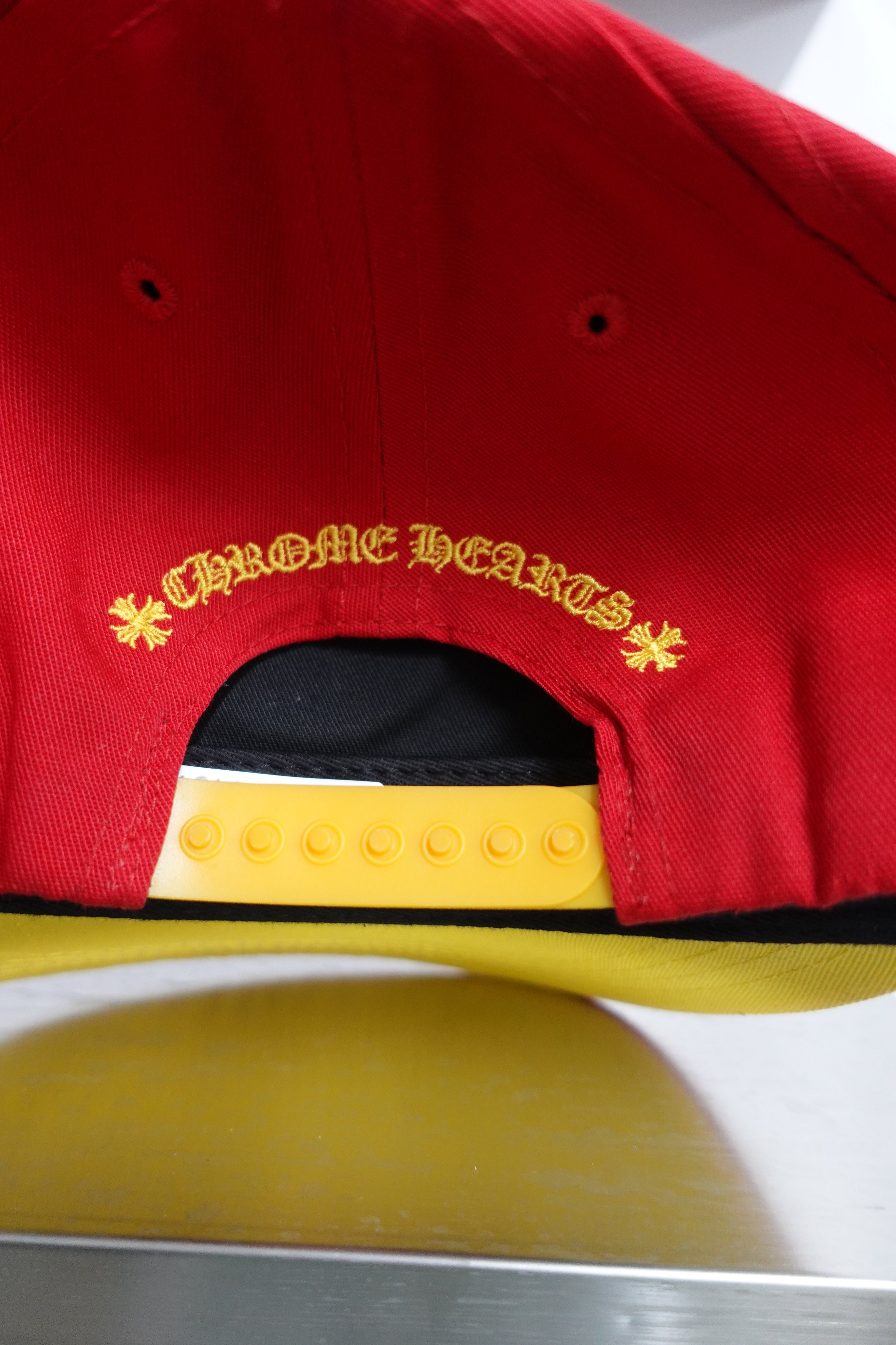 LETTER HAT RED/YELLOW