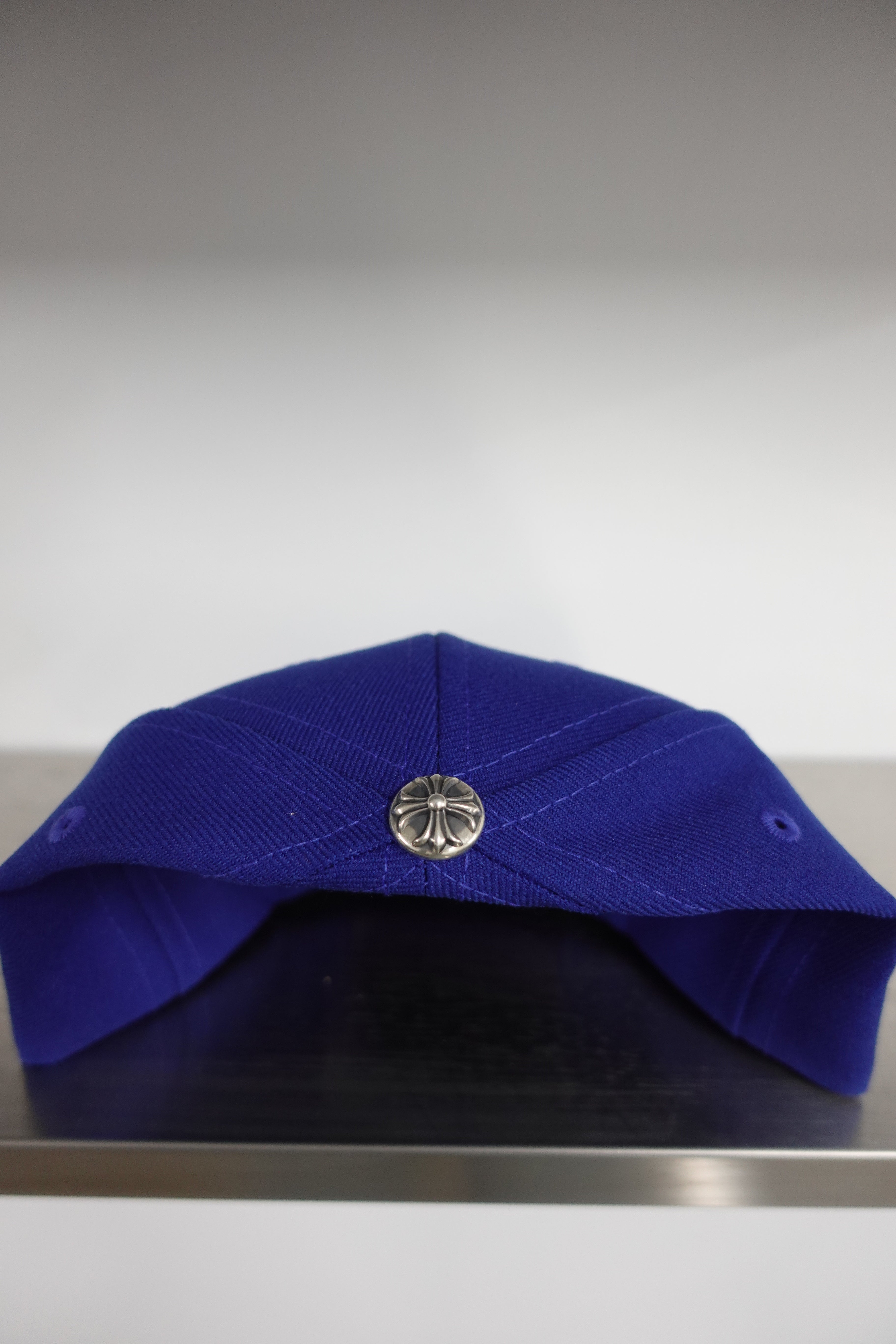 LETTER HAT BLUE/WHITE