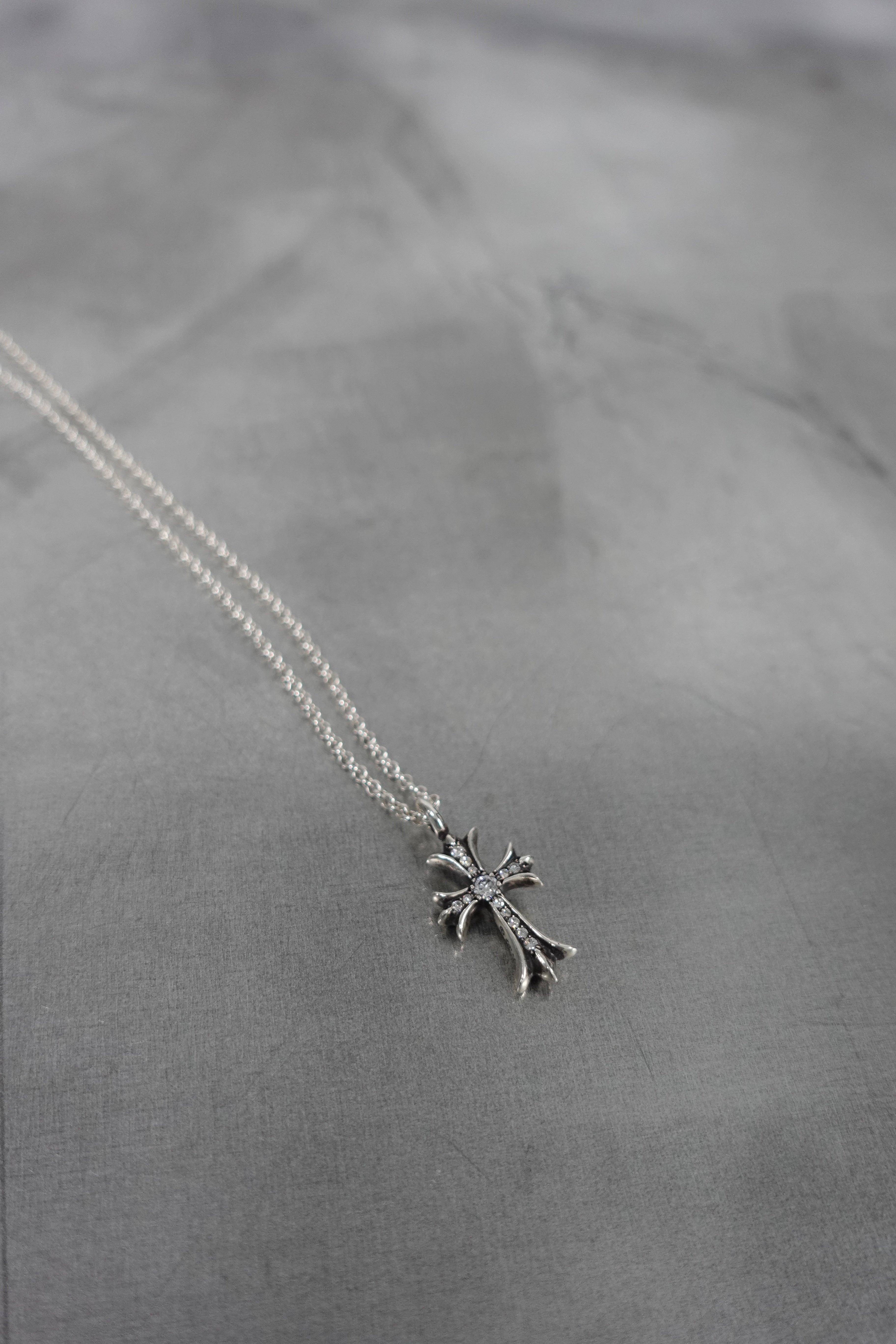 PAVE DIAMOND TINY CROSS PENDANT