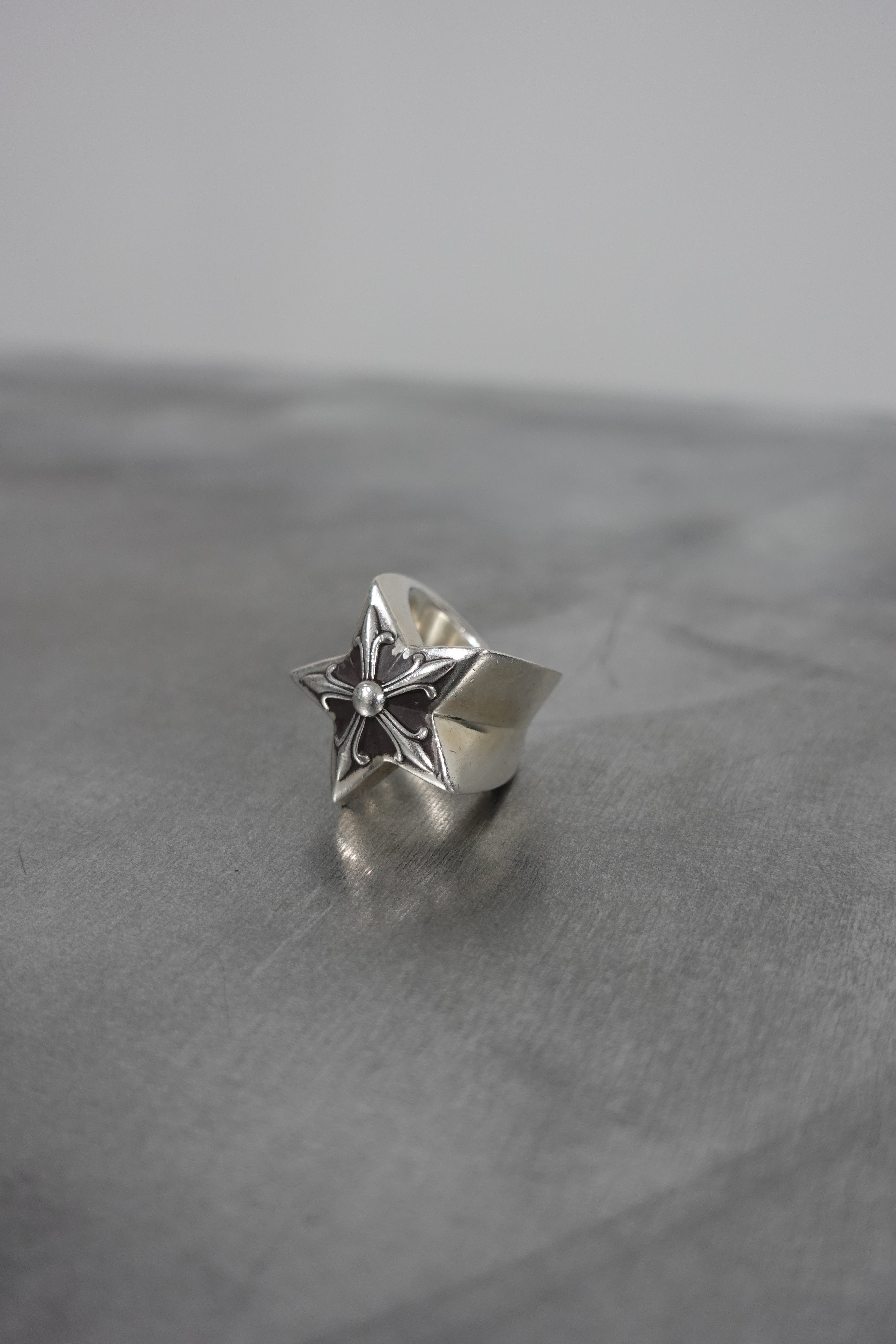 LARGE STAR RING