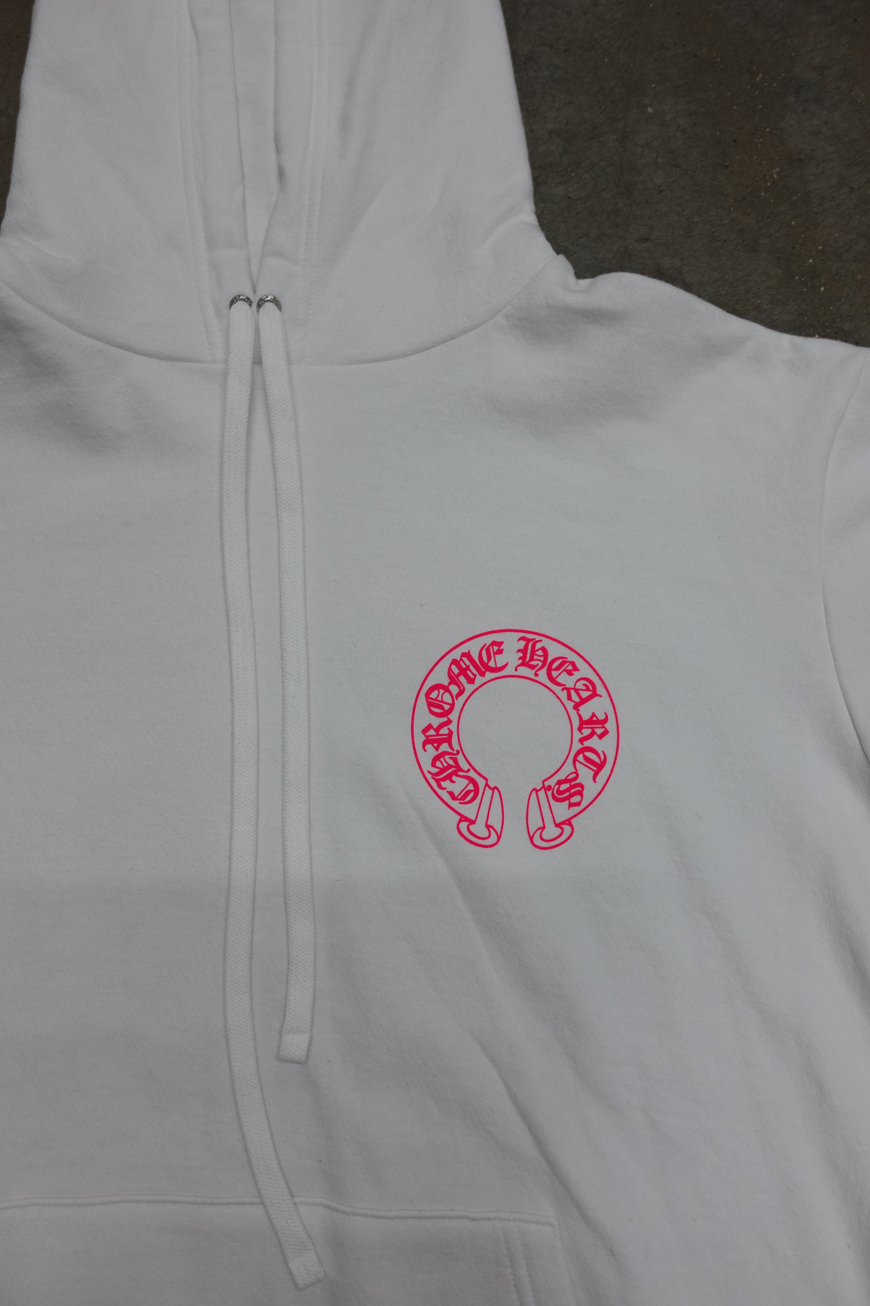 FLORAL HORSESHOE PULLOVER HOODIE WHITE/PINK