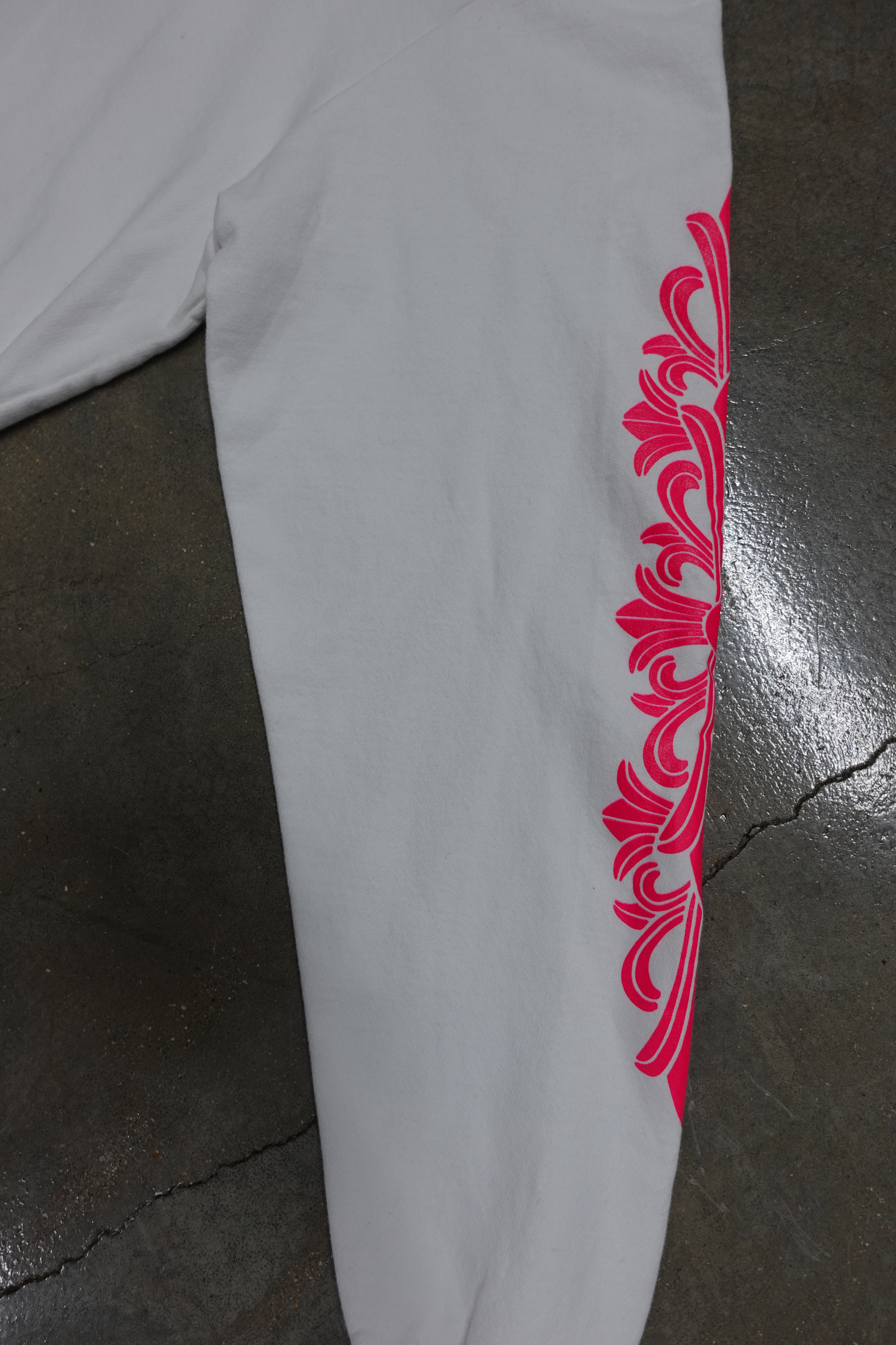 FLORAL HORSESHOE PULLOVER HOODIE WHITE/PINK