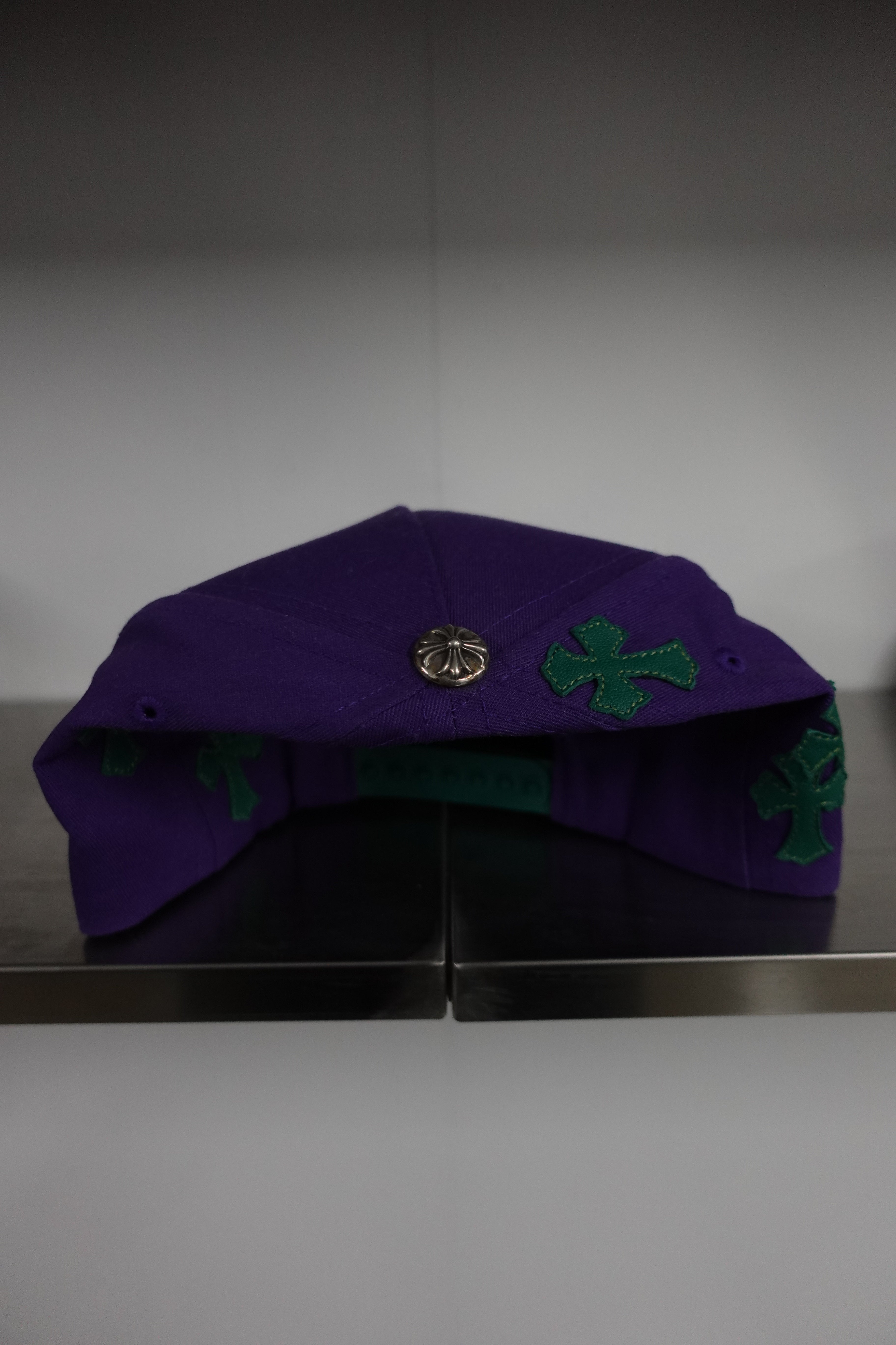 CROSS PATCH LETTER HAT PURPLE/GREEN