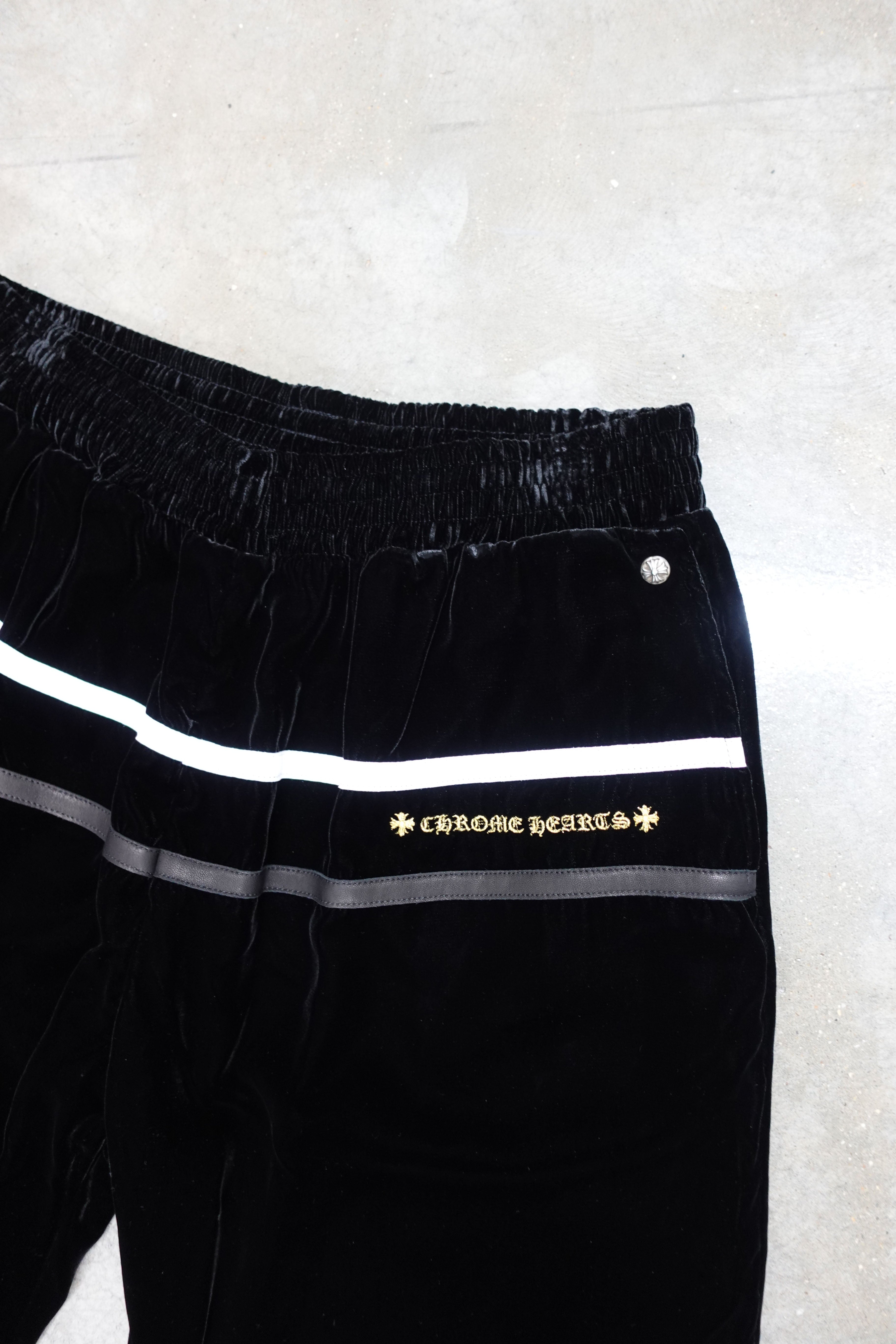 SO IT GOES VELVET JOGGERS BLACK