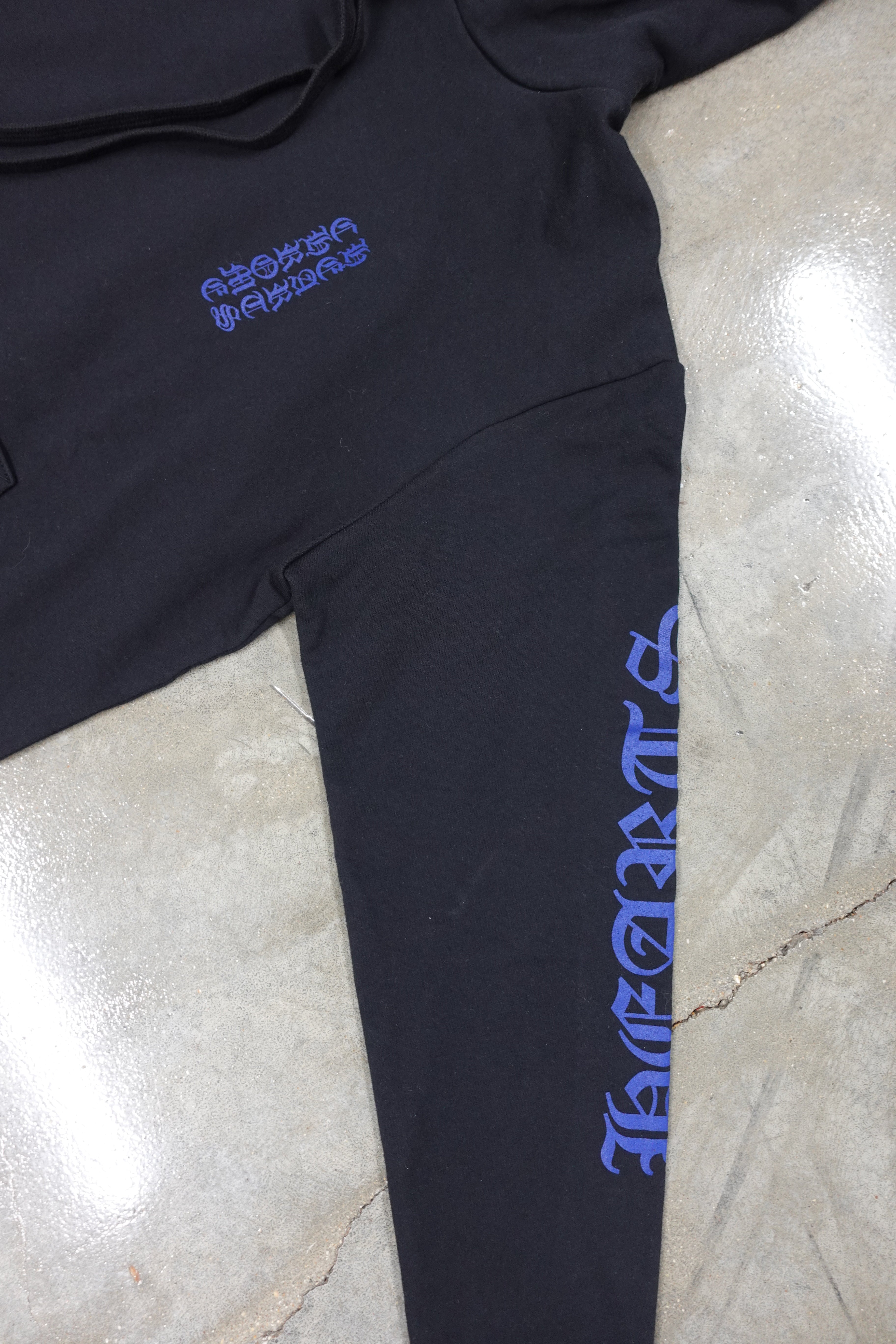 SCRIPT PULLOVER HOODIE BLACK/BLUE
