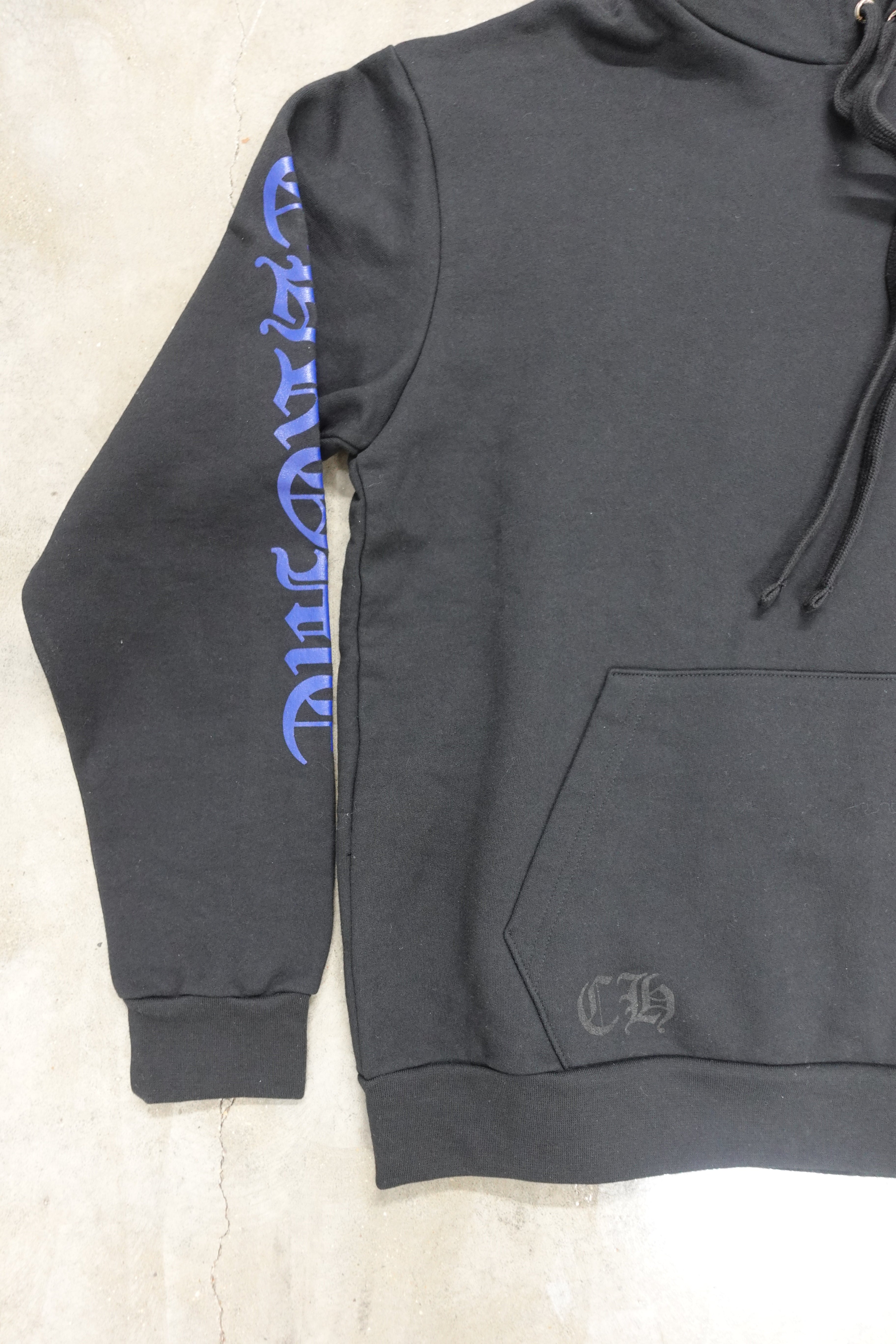 SCRIPT PULLOVER HOODIE BLACK/BLUE
