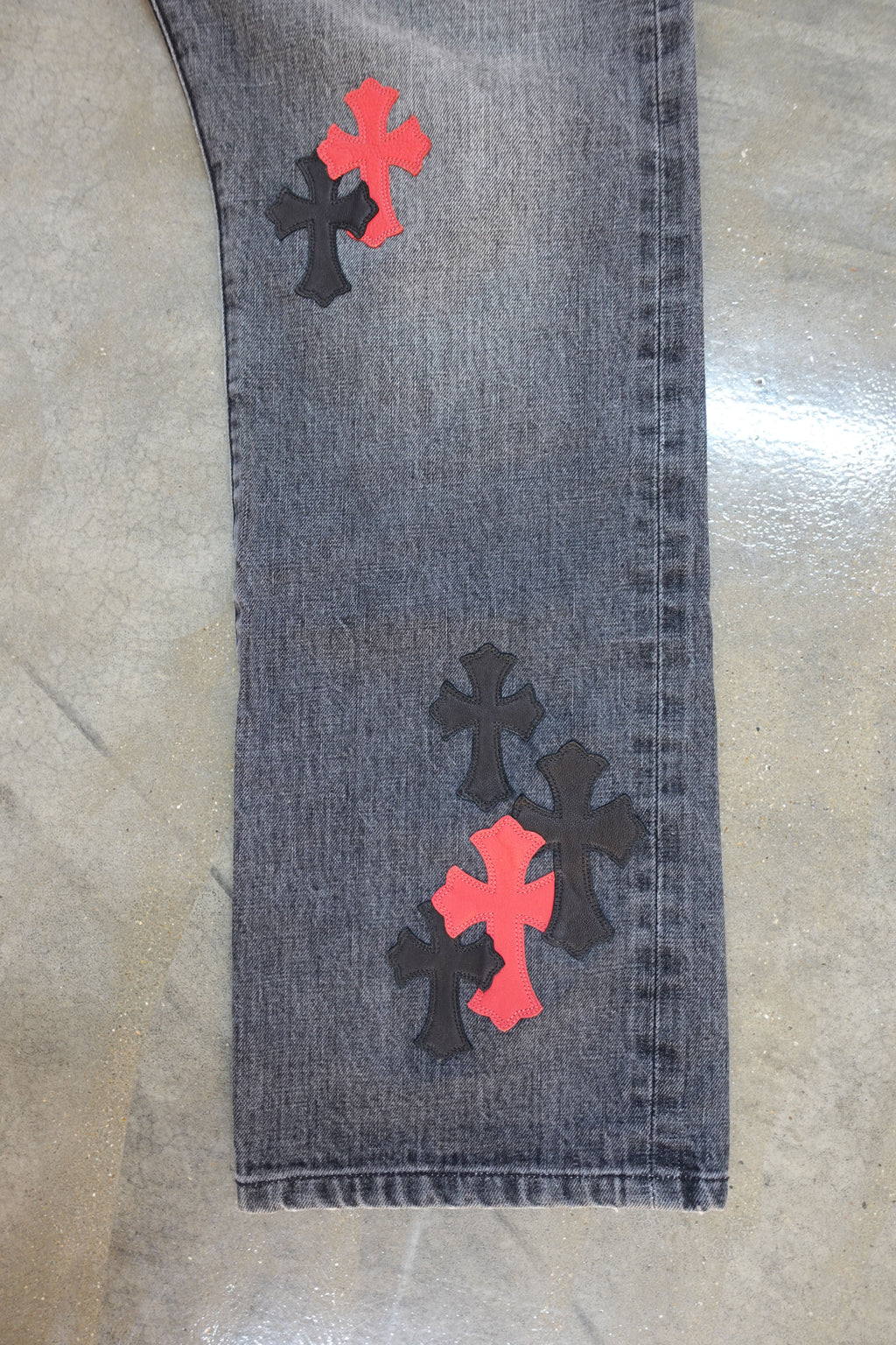 BLACK RED CROSS PATCH GREY CLB JEANS