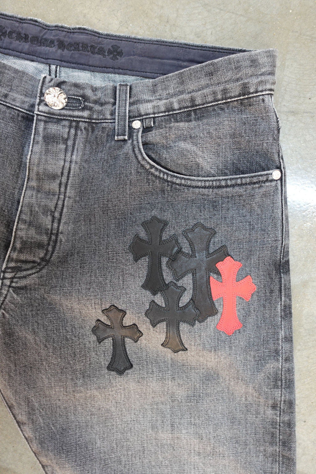 BLACK RED CROSS PATCH GREY CLB JEANS