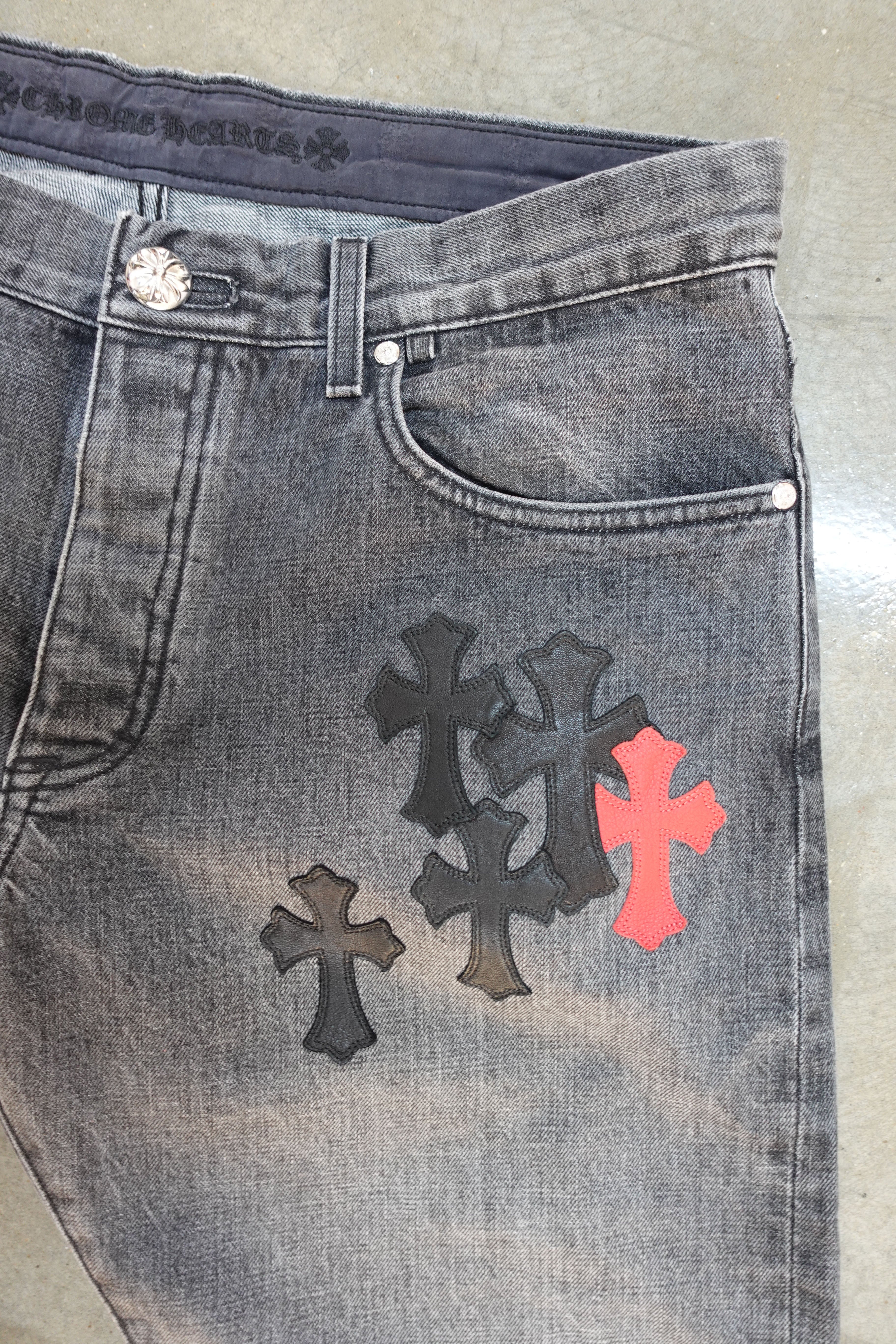 BLACK RED CROSS PATCH GREY CLB JEANS