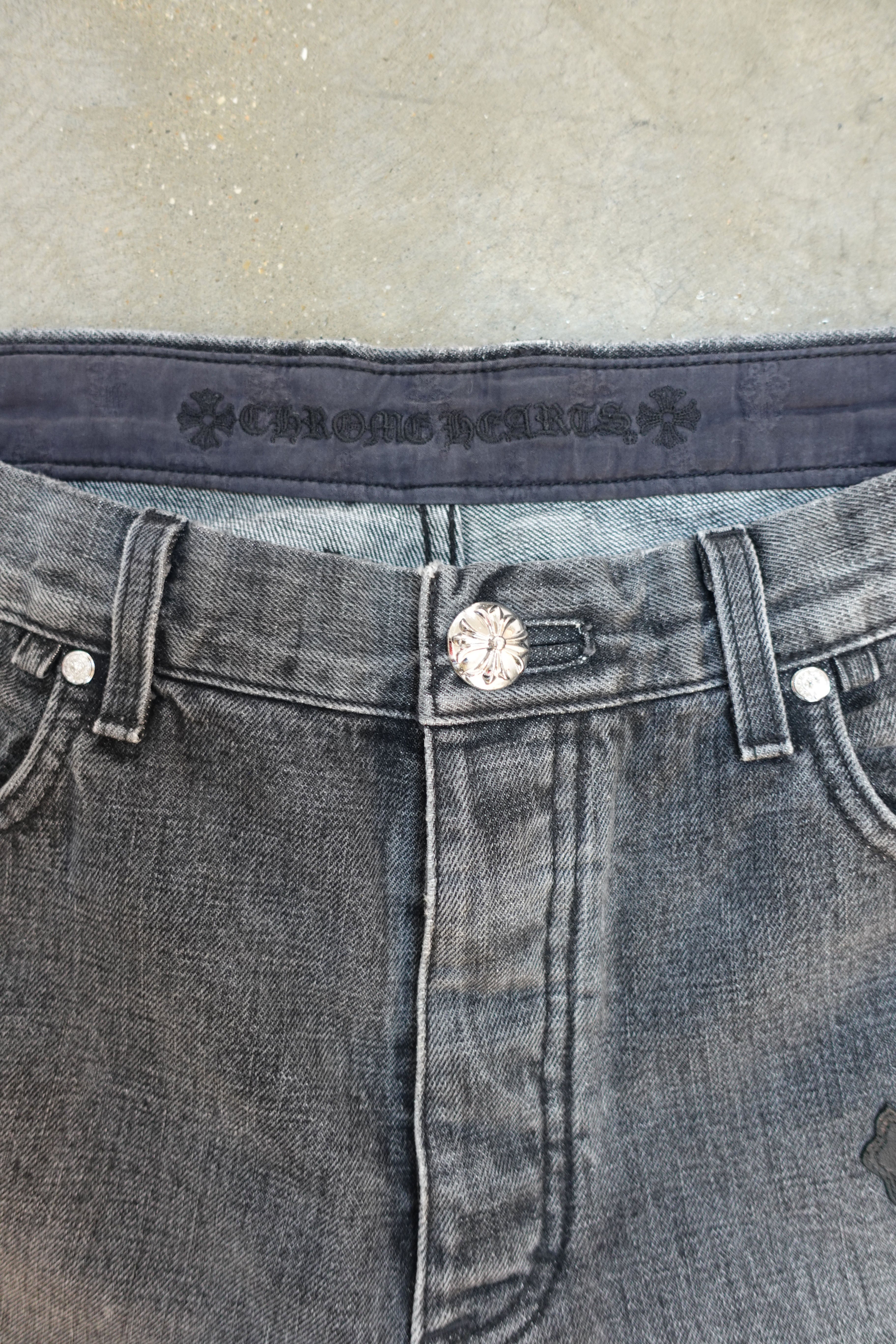 BLACK RED CROSS PATCH GREY CLB JEANS