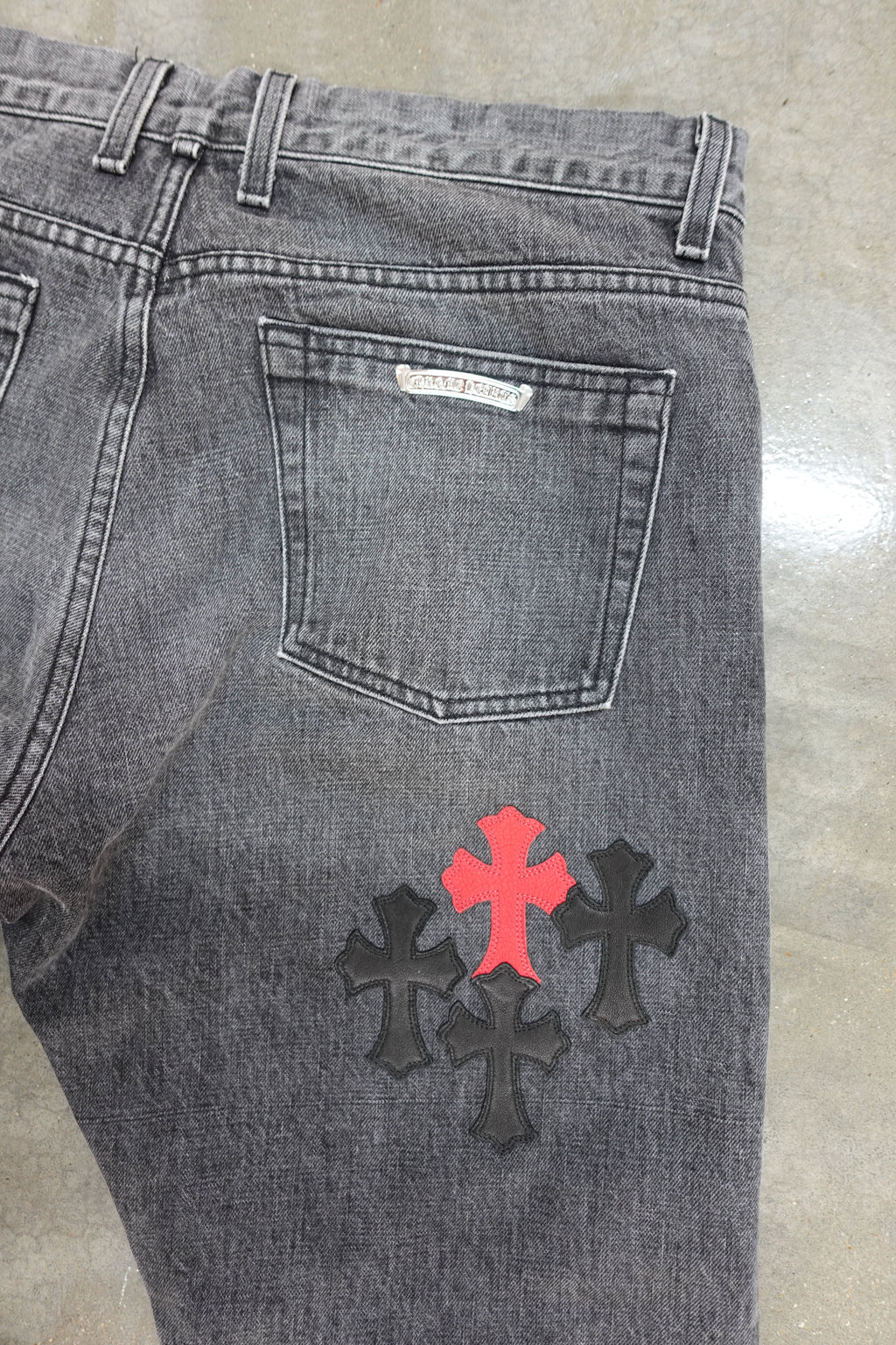 BLACK RED CROSS PATCH GREY CLB JEANS