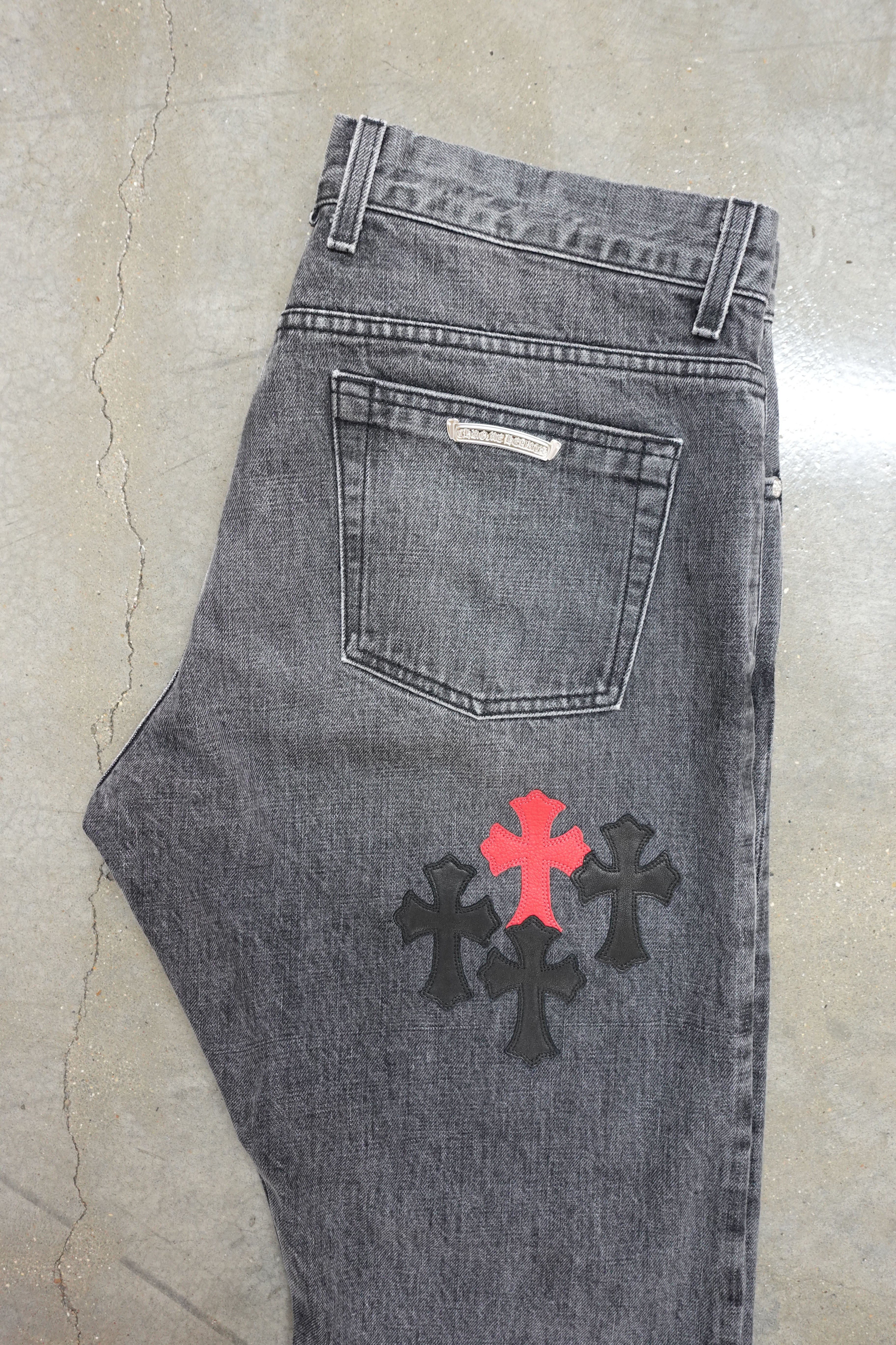 BLACK RED CROSS PATCH GREY CLB JEANS
