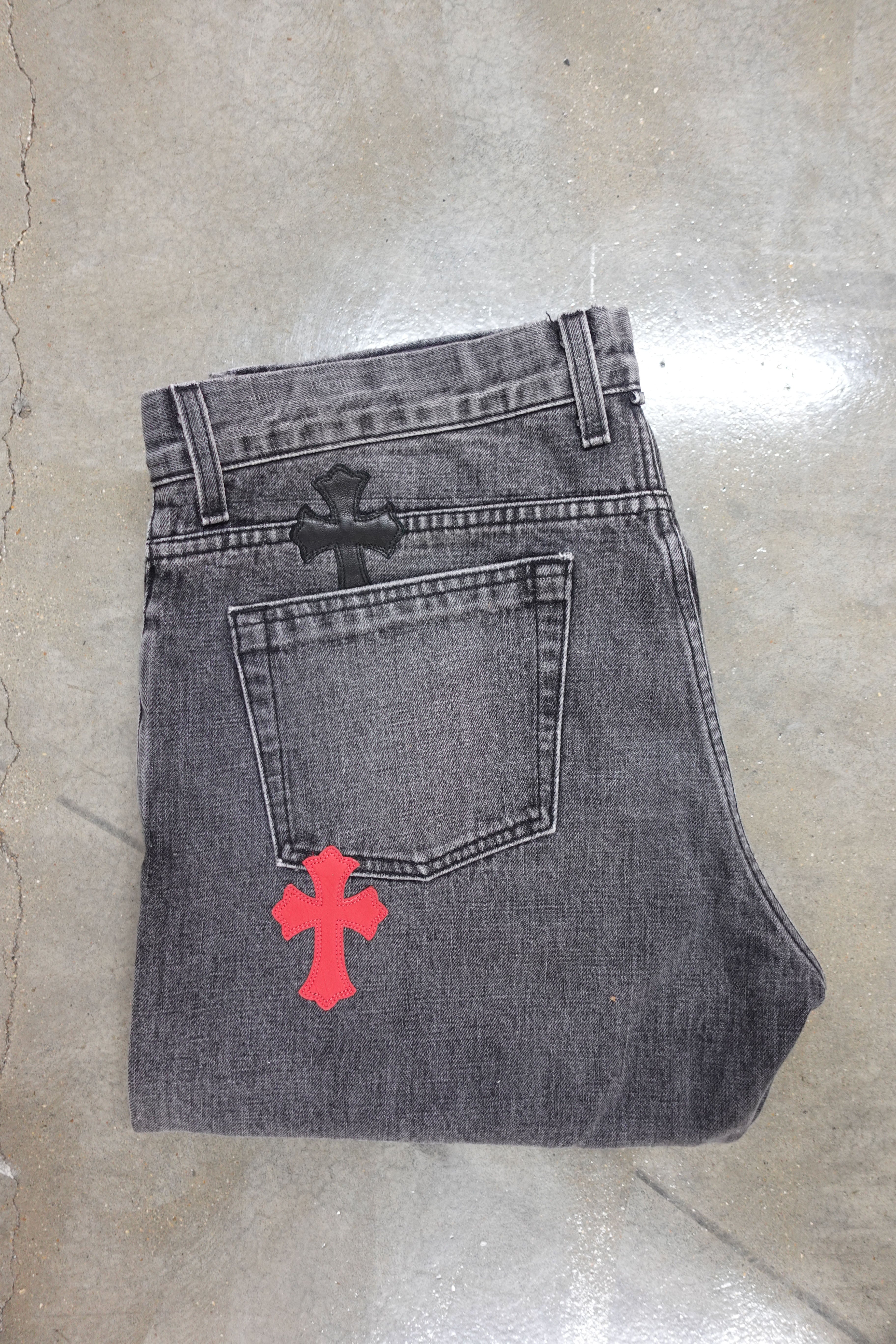 BLACK RED CROSS PATCH GREY CLB JEANS