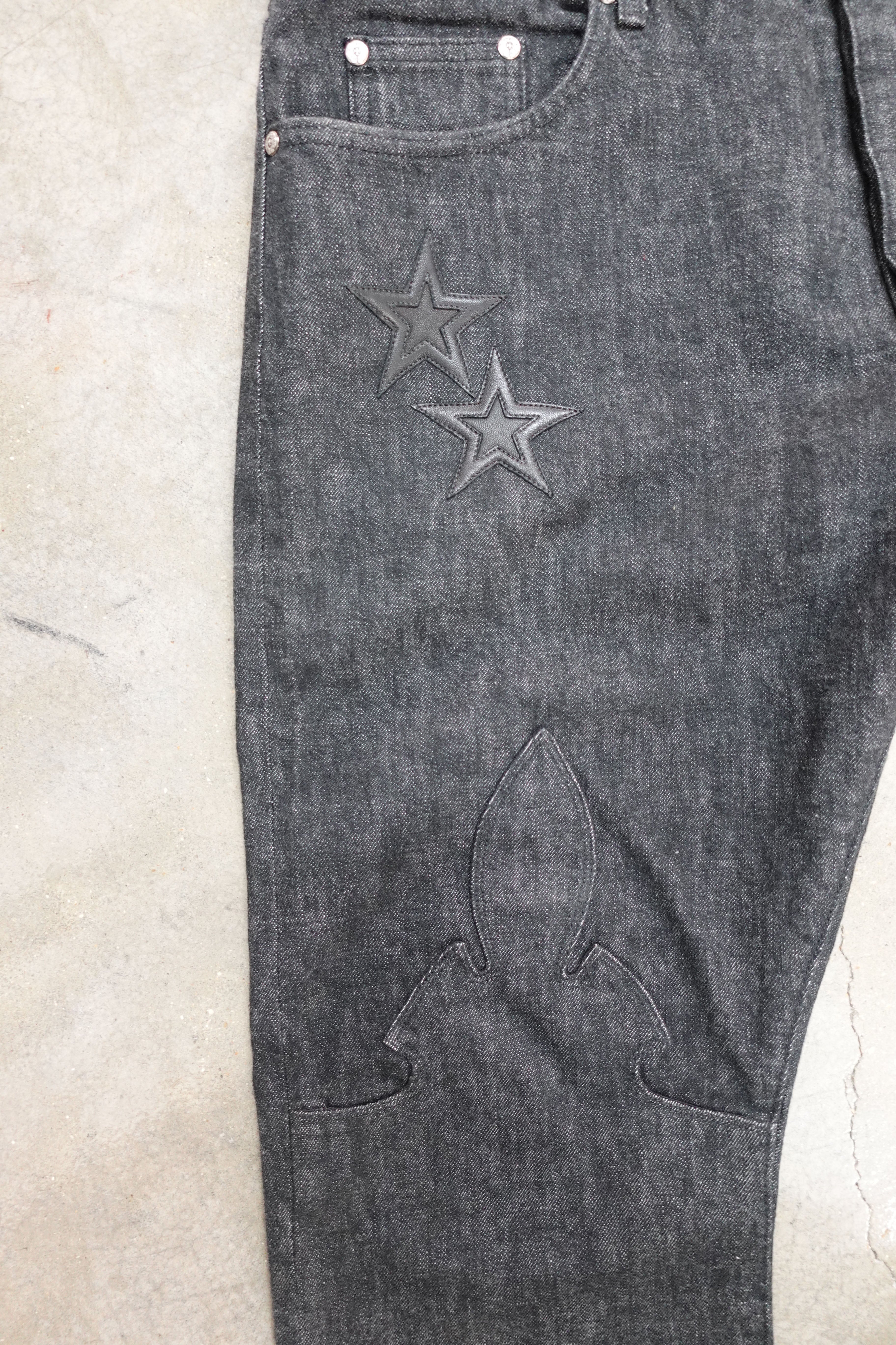 FLEUR KNEE STAR PATCH JEANS BLACK