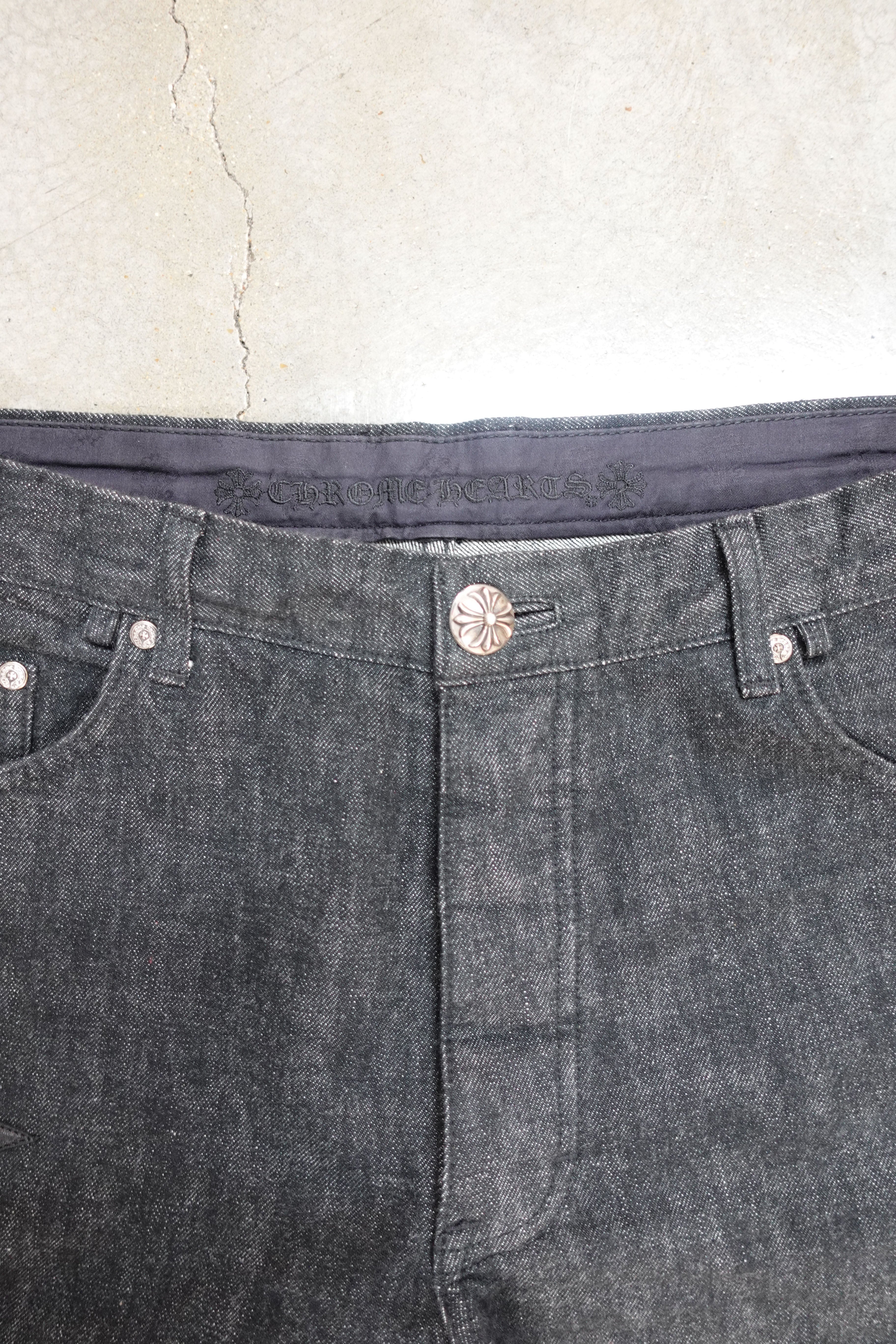 FLEUR KNEE STAR PATCH JEANS BLACK