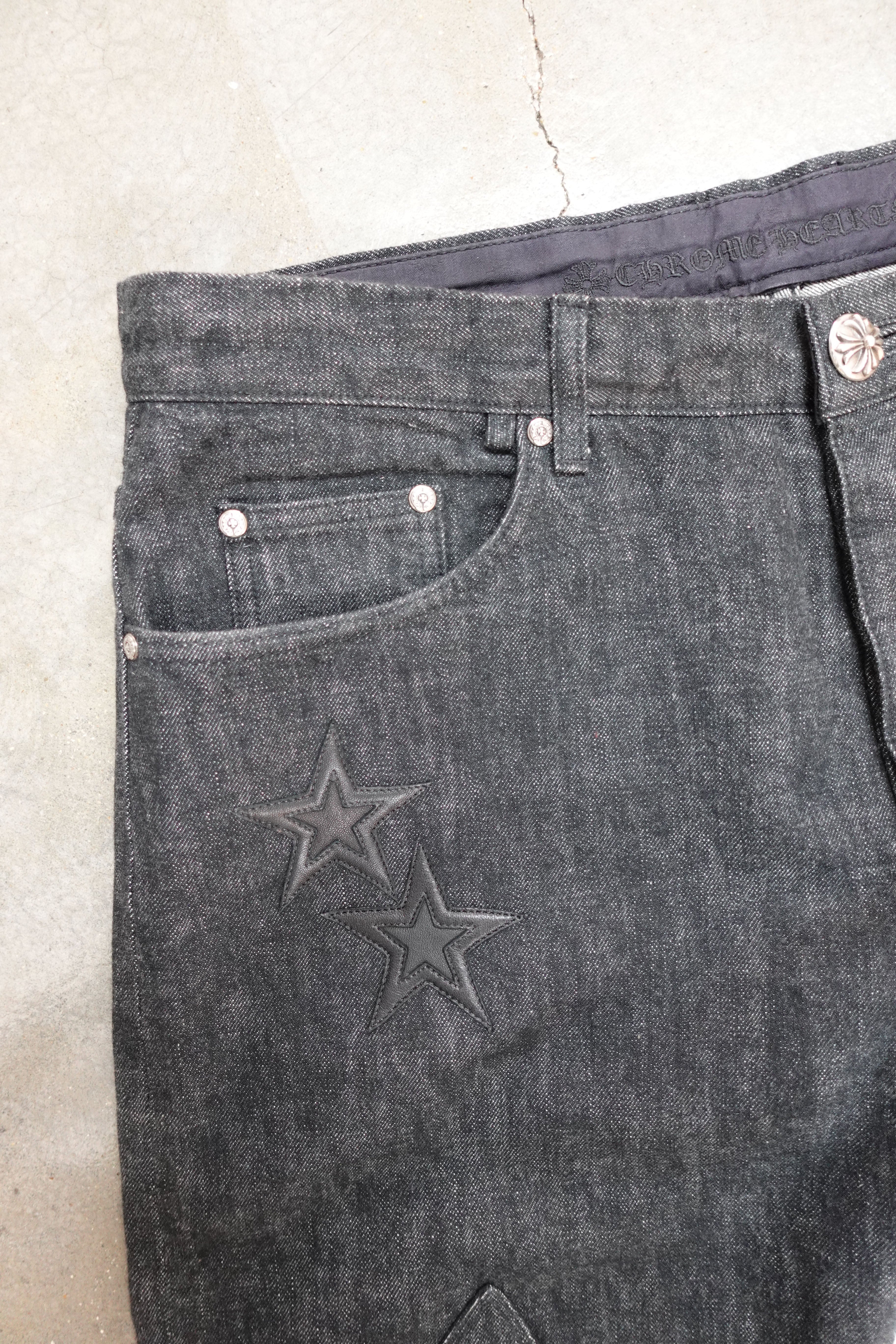 FLEUR KNEE STAR PATCH JEANS BLACK