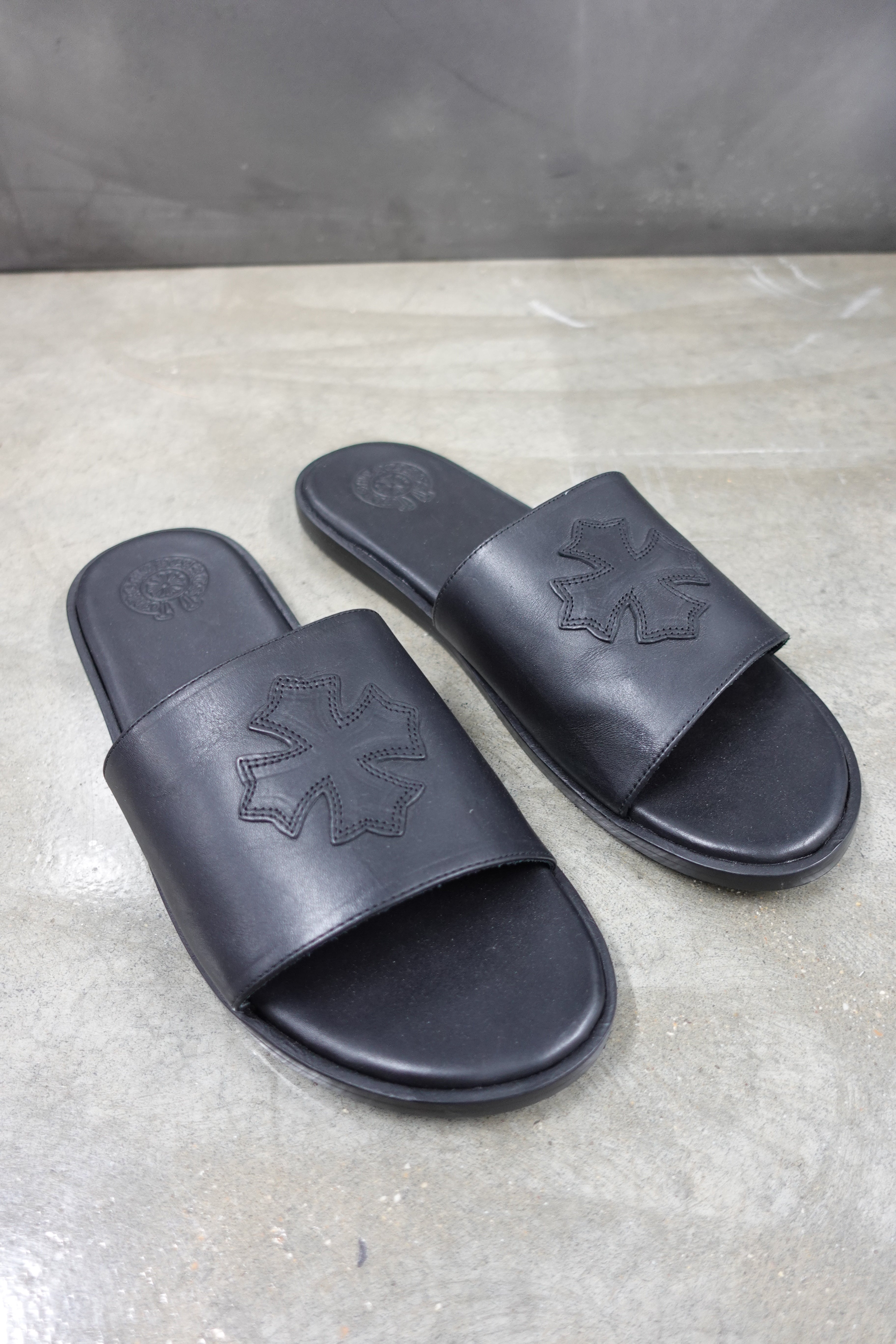 CROSS SLIDE BLACK