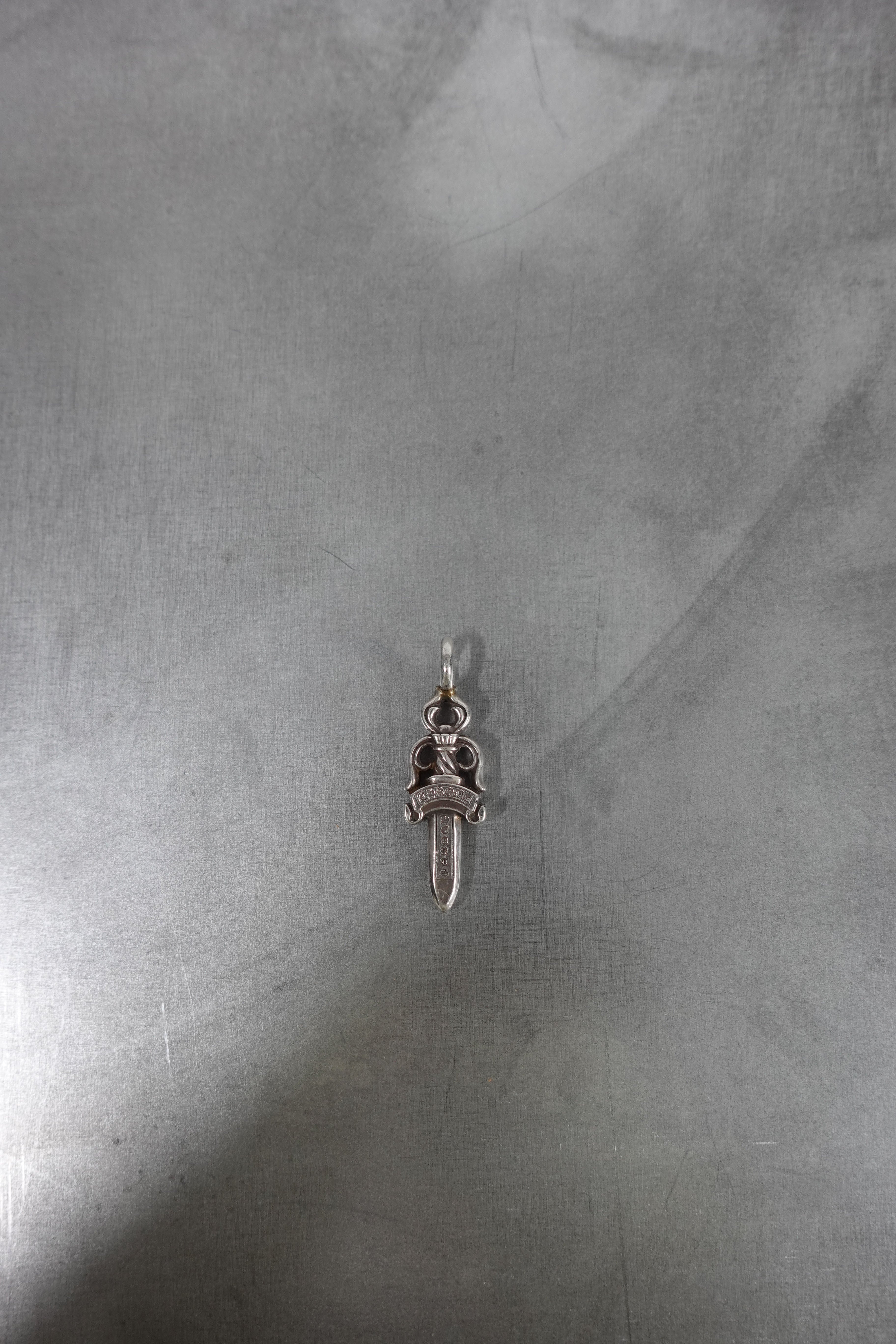 DOUBLE DAGGER PENDANT