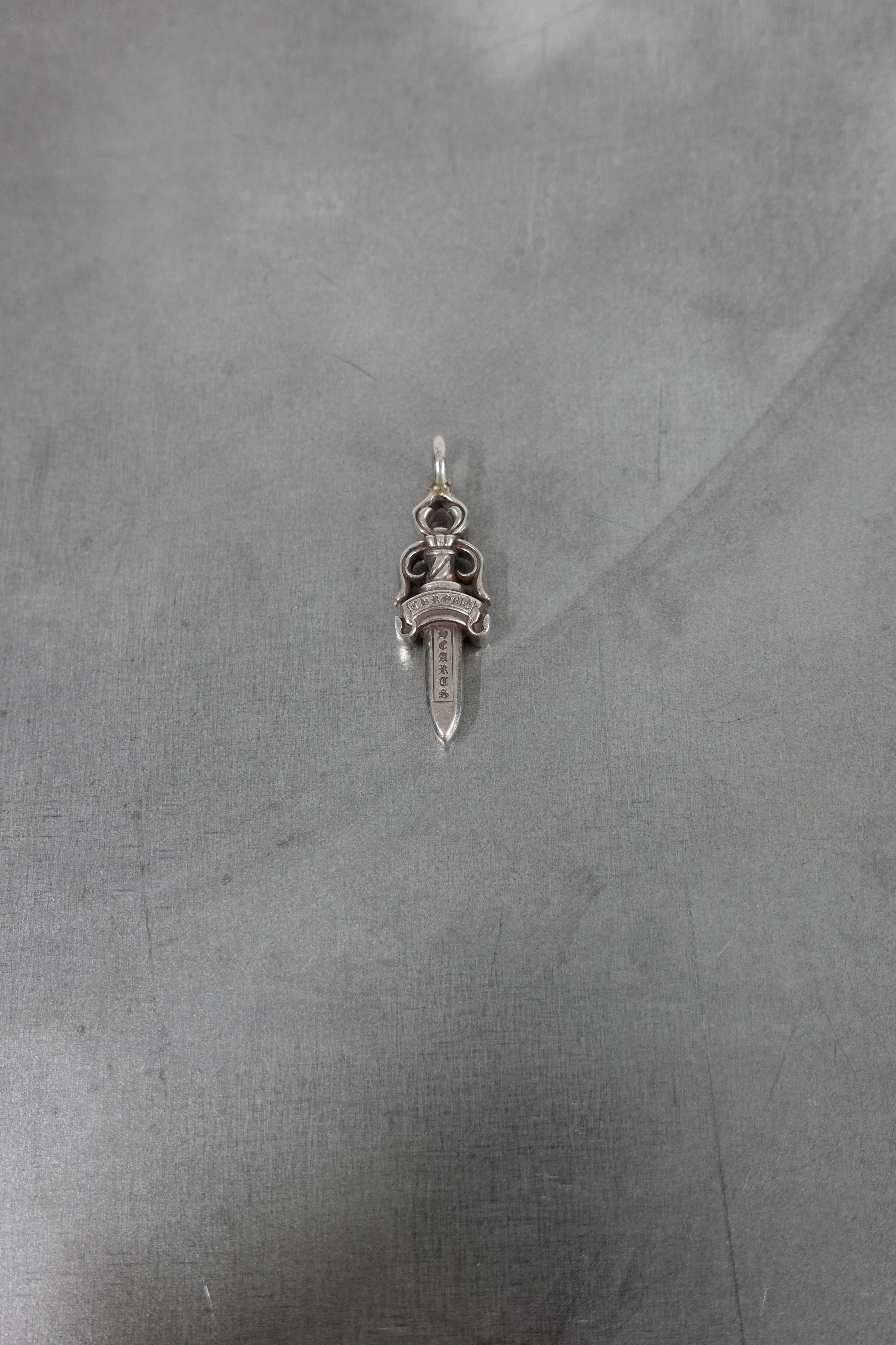 DOUBLE DAGGER PENDANT