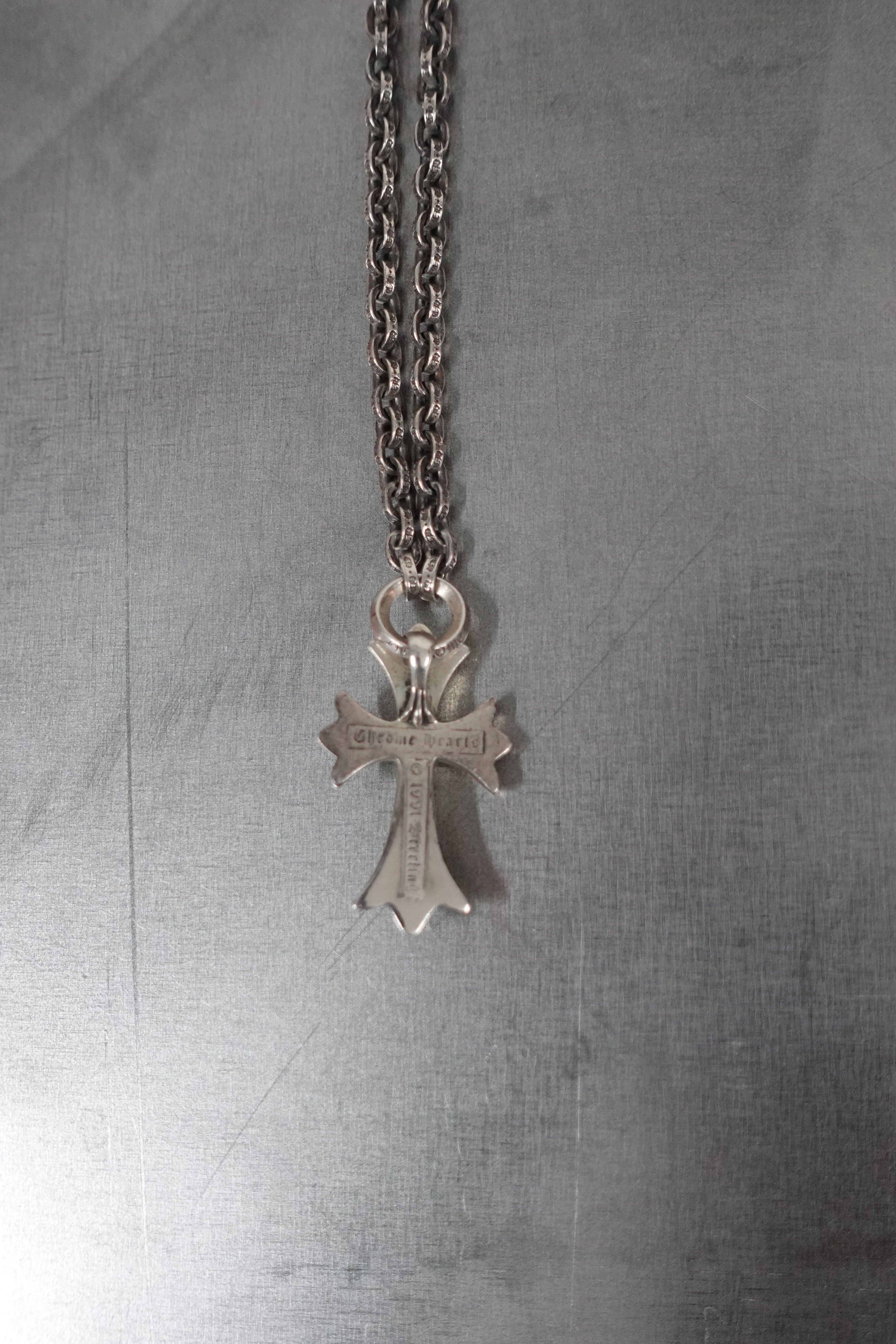 SMALL CROSS PENDANT W/ PAPER CHAIN